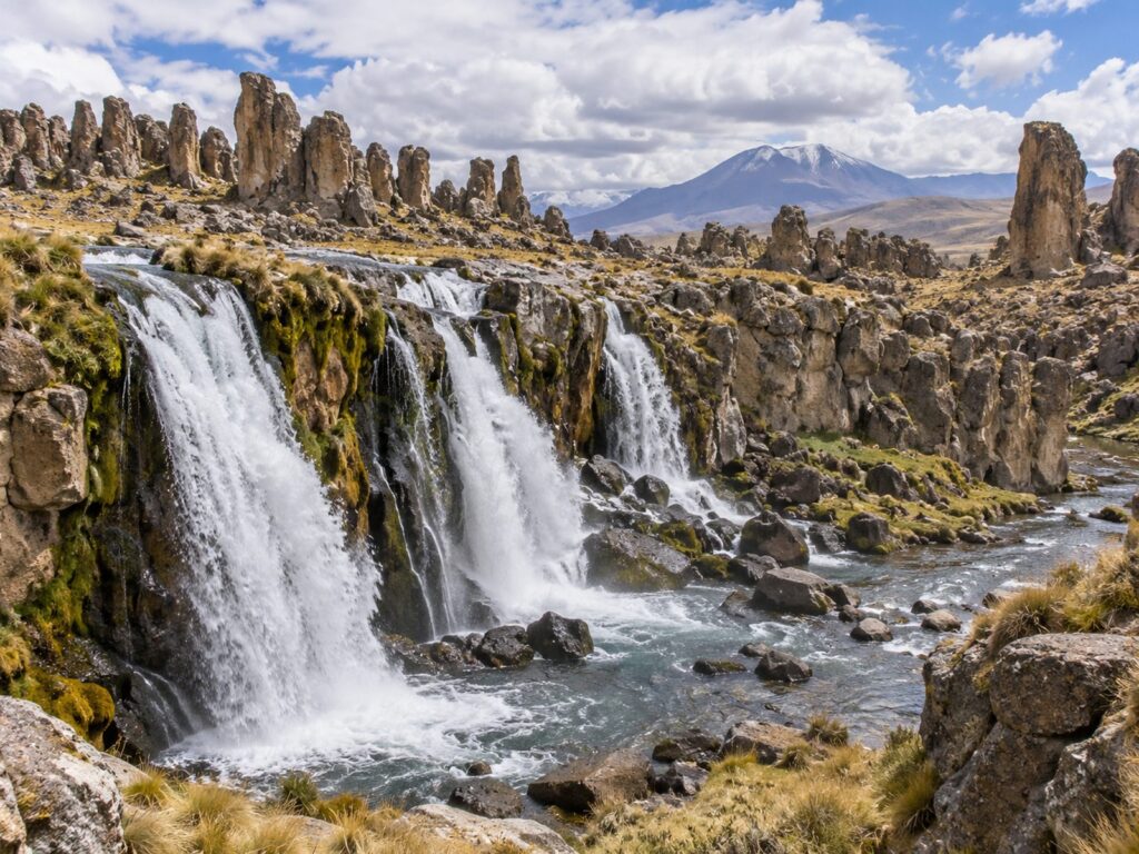 CATARATAS DE PILLONES Y BOSQUE DE PIEDRAS