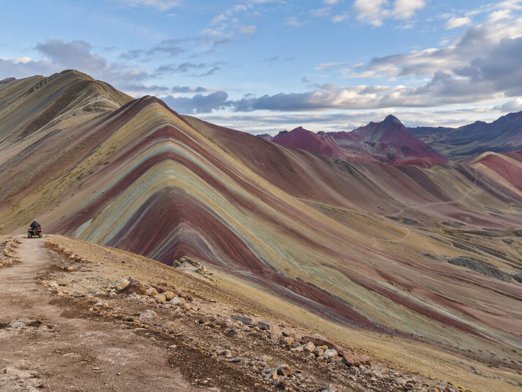 MONTAÑA DE COLORES EN CUATRIMOTO